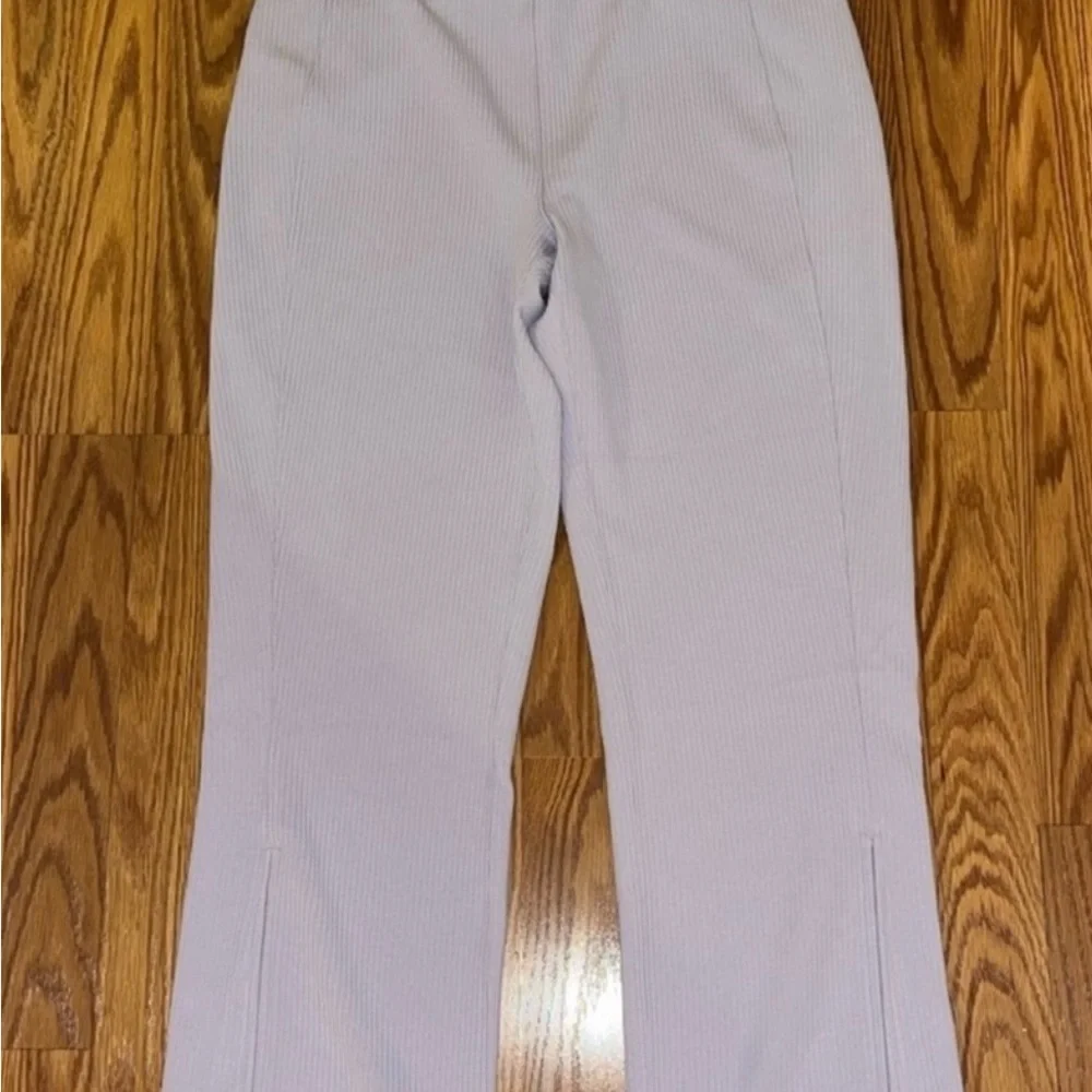 Lululemon Athletica Lilac Cropped Pants - Picture 2 of 6